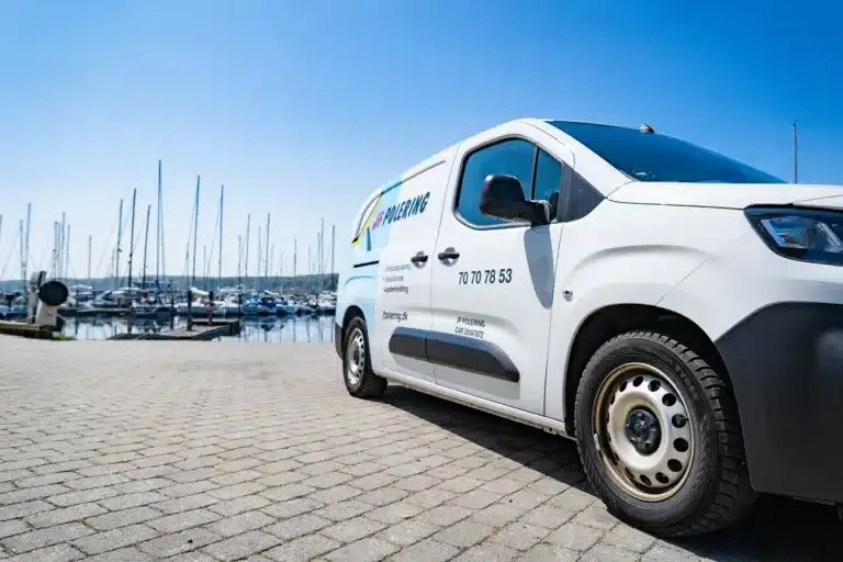 Servicebil og udstyr fra J.F. Polering